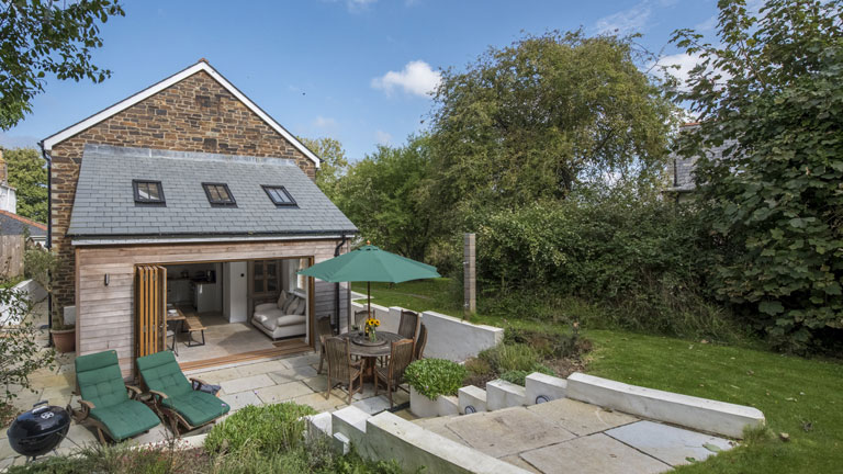 Frock Me I'm Famous - August 2017