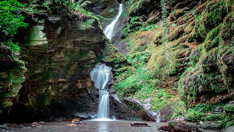 A slow-motion capture of water flowing through a hole in the rocks | St Nectan's Glen Kieve