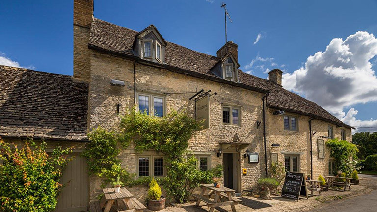 A view of the Maytime Inn in the picturesque village of Asthall in the Oxfordshire Cotswolds 