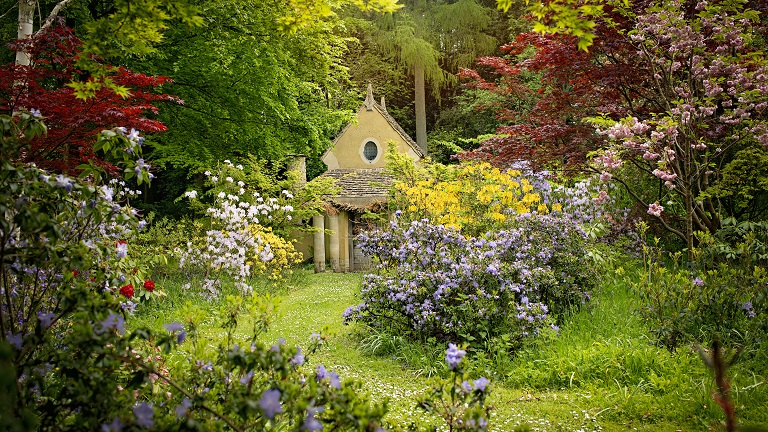 A picturesque corner of Highgrove Gardens framed by multi-coloured blossoms