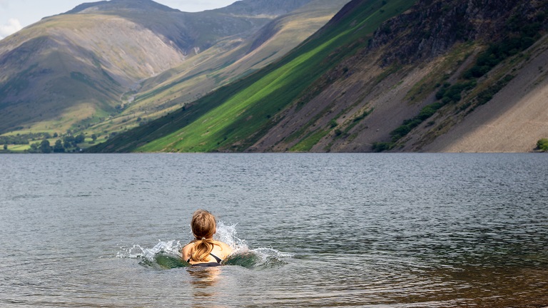 Wild cold-water swimming in Wastwater in the Lake District