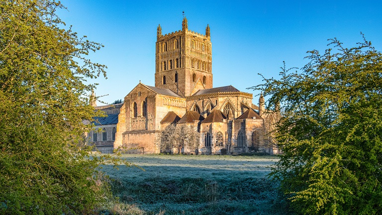 A view of Tewkesbury Abbey | Boutique Retreats