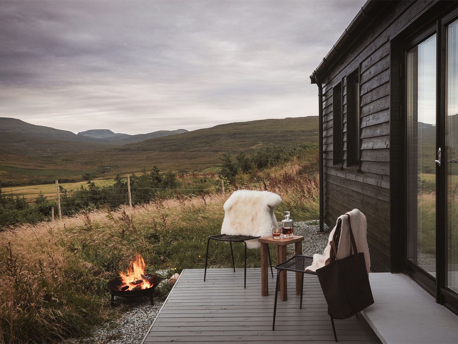 Black Box Cabin with firepit and evening tipple