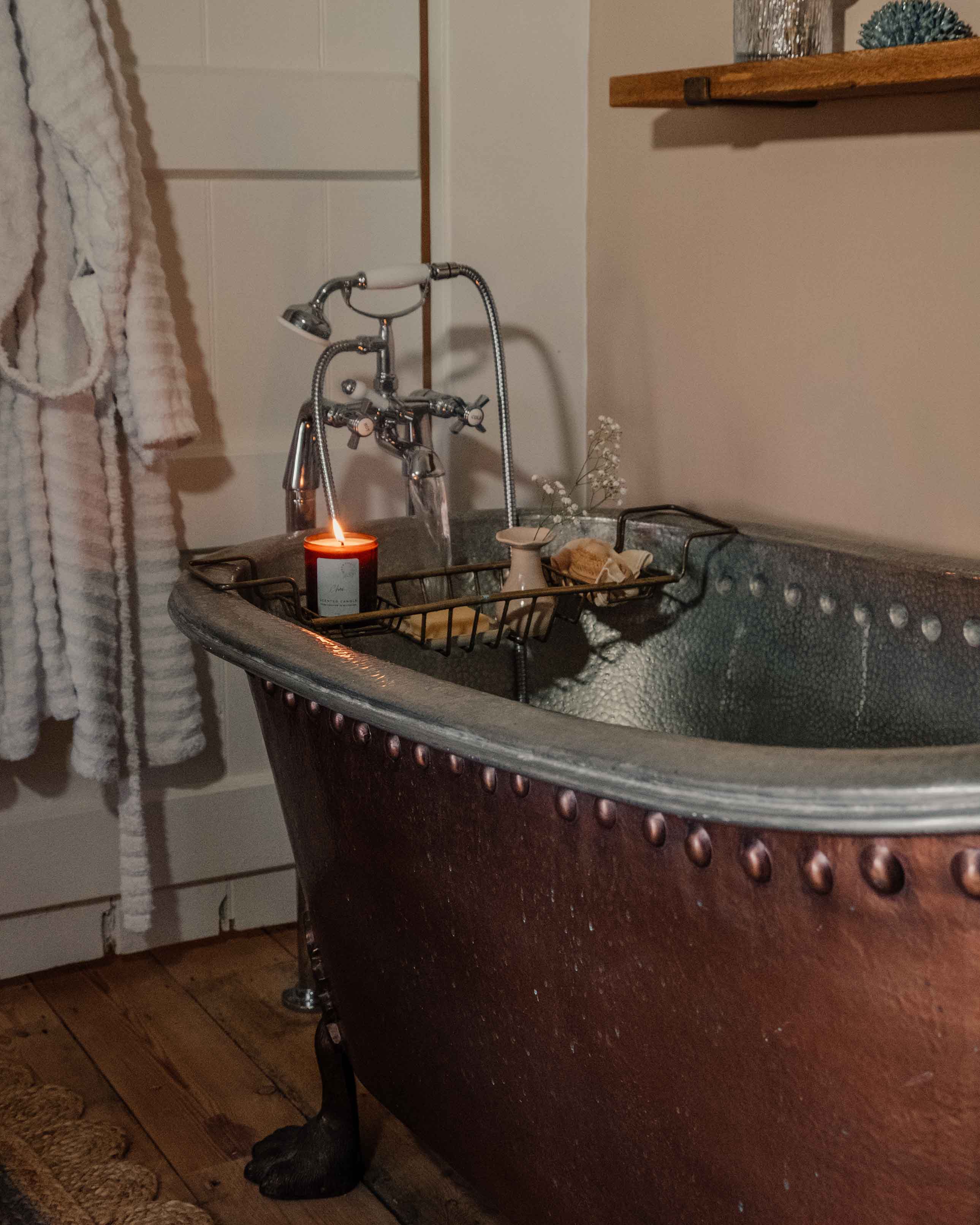 Copper bathtub at Myrtle Cottage