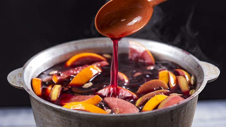 A simmering pot of mulled wine 