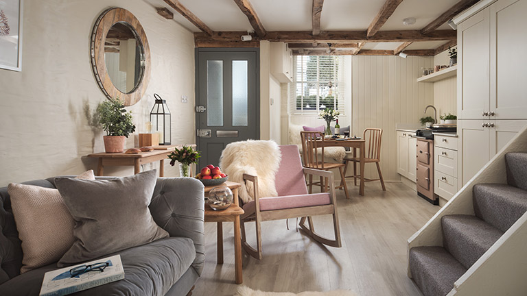 The cosy interiors of Oysters cottage in Padstow