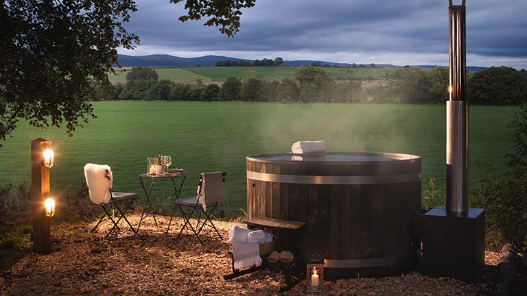 Kai's alfresco hot tub and countryside views, Penrith | Boutique Retreats